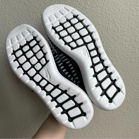 Nike 2016 Roshe Run Flyknit Training Shoes 7.5M - Picture 5 of 6